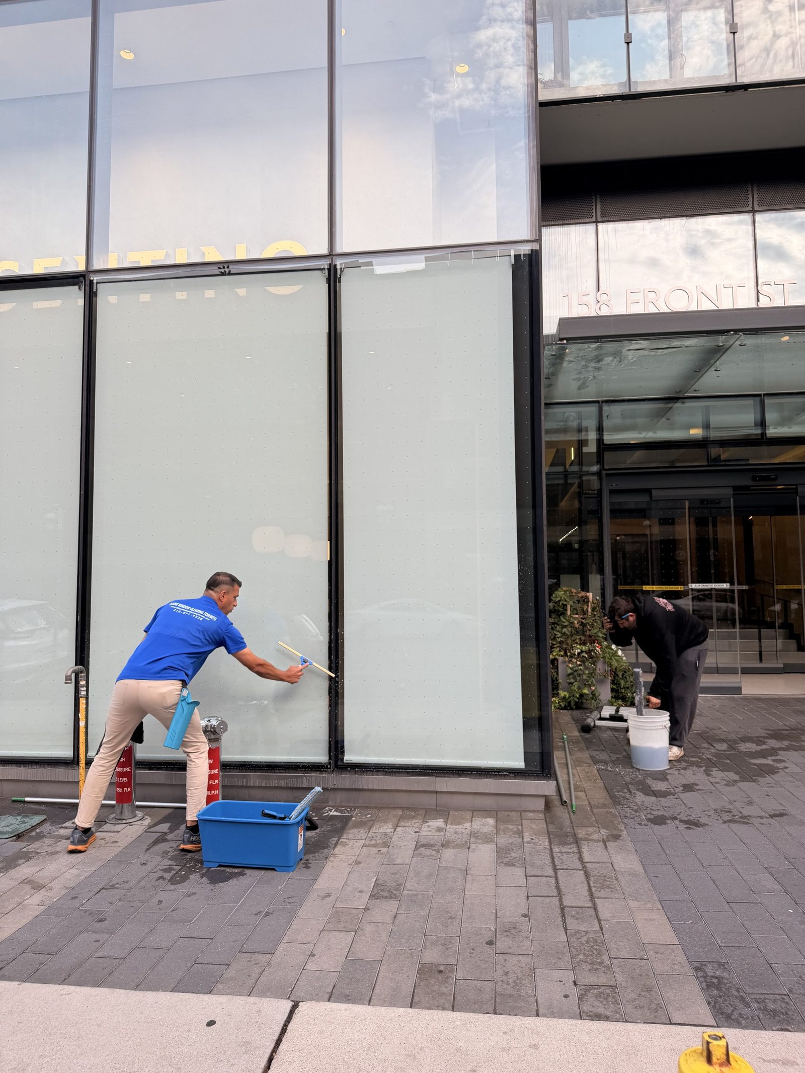 iShine Window Cleaning Toronto commercial window cleaning